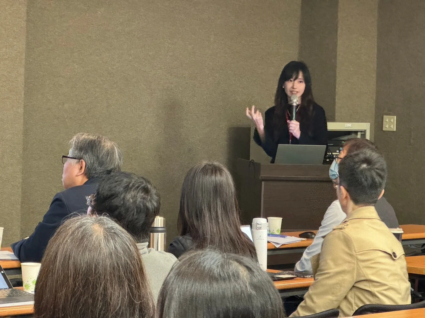 鄭醫師受邀分享 CES 臨床經驗